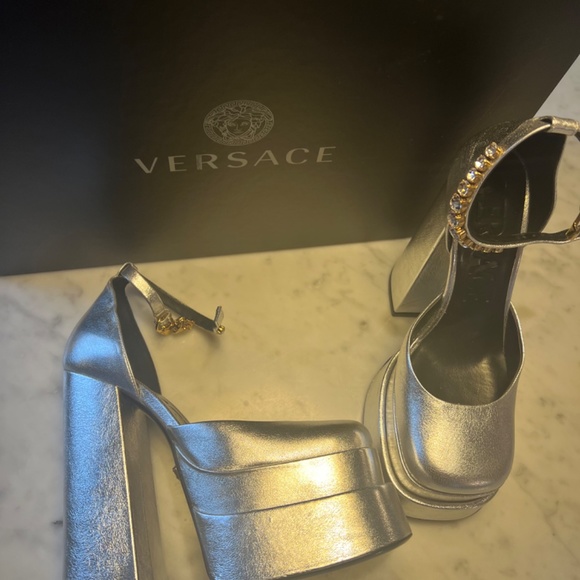 BNIB Silver Versace Platform Heels Sz 36 - Picture 3 of 8